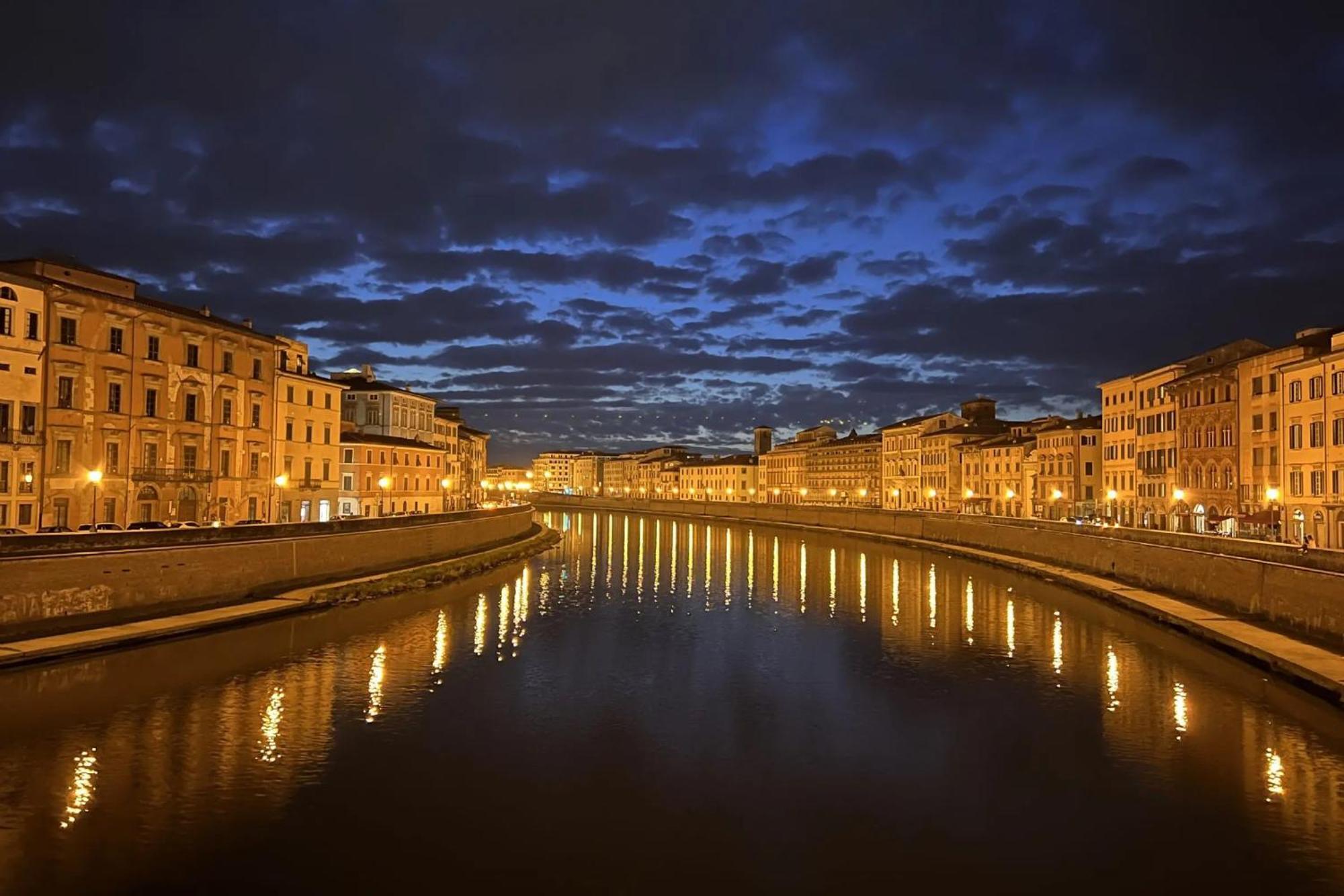 Loft 42 Apartment Pisa Bagian luar foto